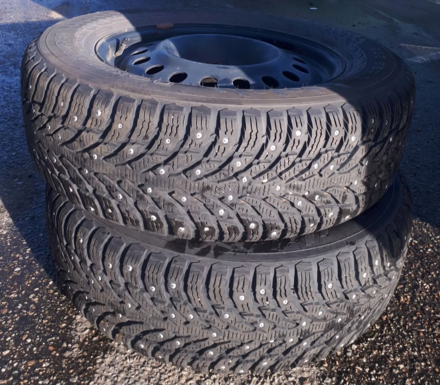 Winter Tires Studded - Nokian Hakkapeliitta 235/65R18 - photo 2