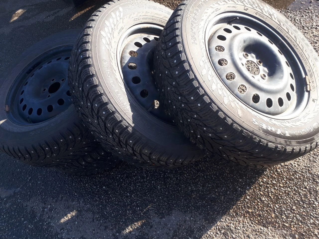 Winter Tires Studded - Nokian Hakkapeliitta 235/65R18 - photo 3