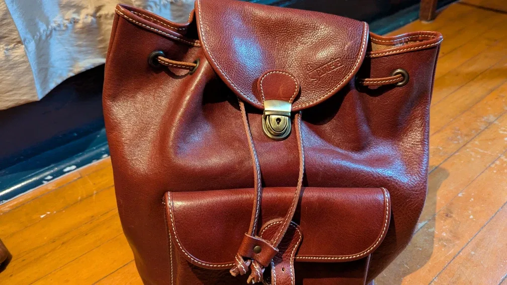 Sturdy, handsome women's handbag/backpack made in the UK.