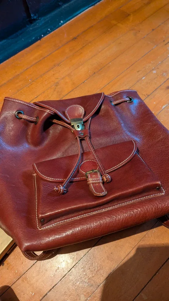 Sturdy, handsome women's handbag/backpack made in the UK. image indicator(5)