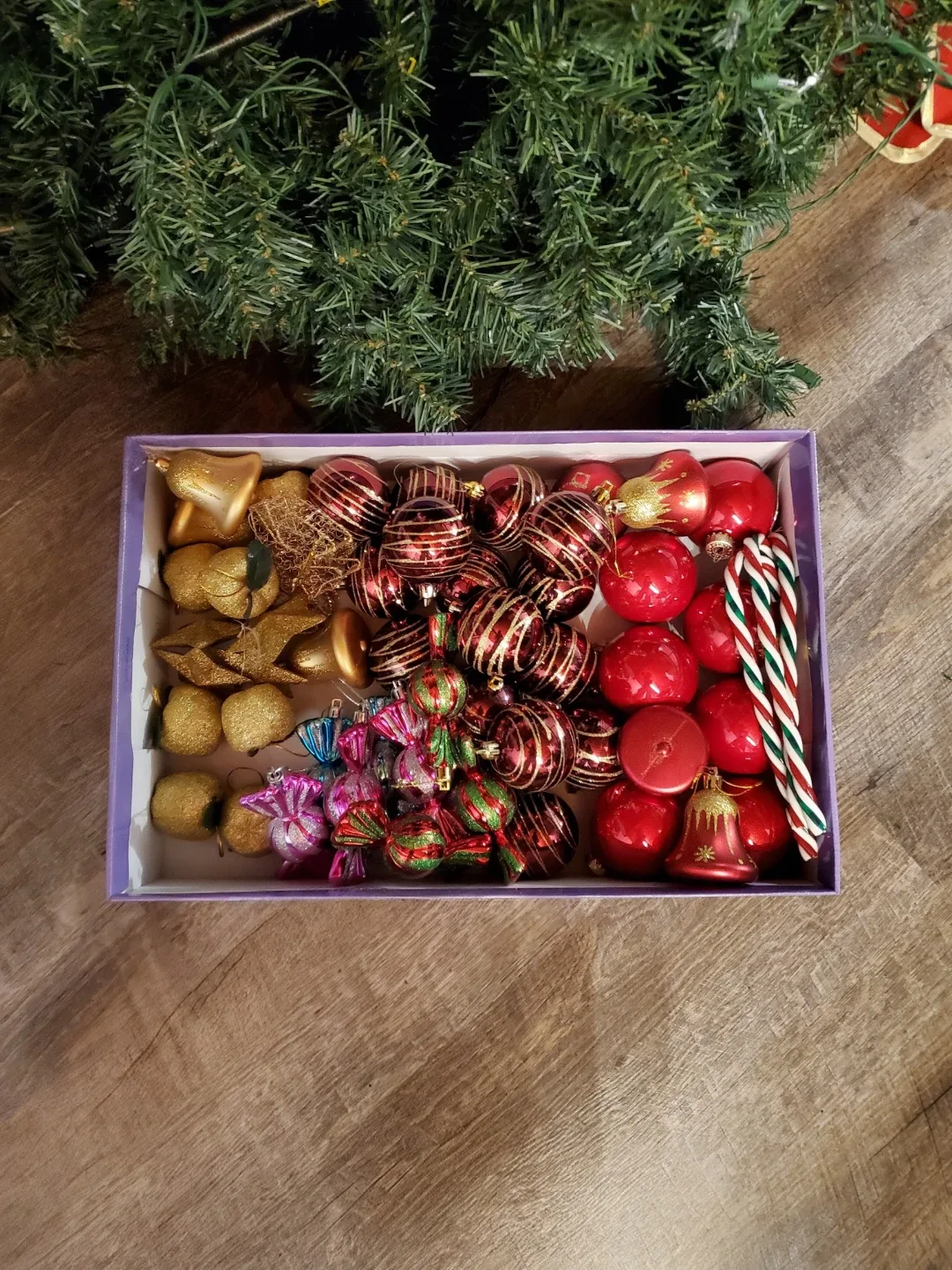 Christmas Tree & Decorations image indicator(8)