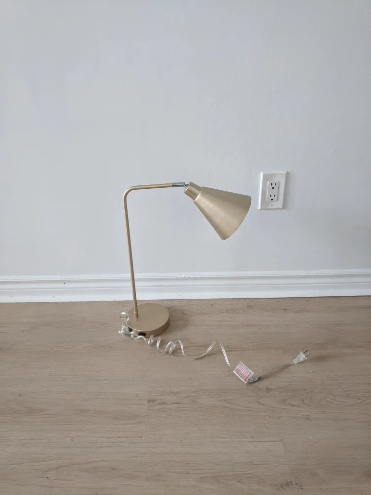 Gold Desk Lamp with USB Port image indicator(2)