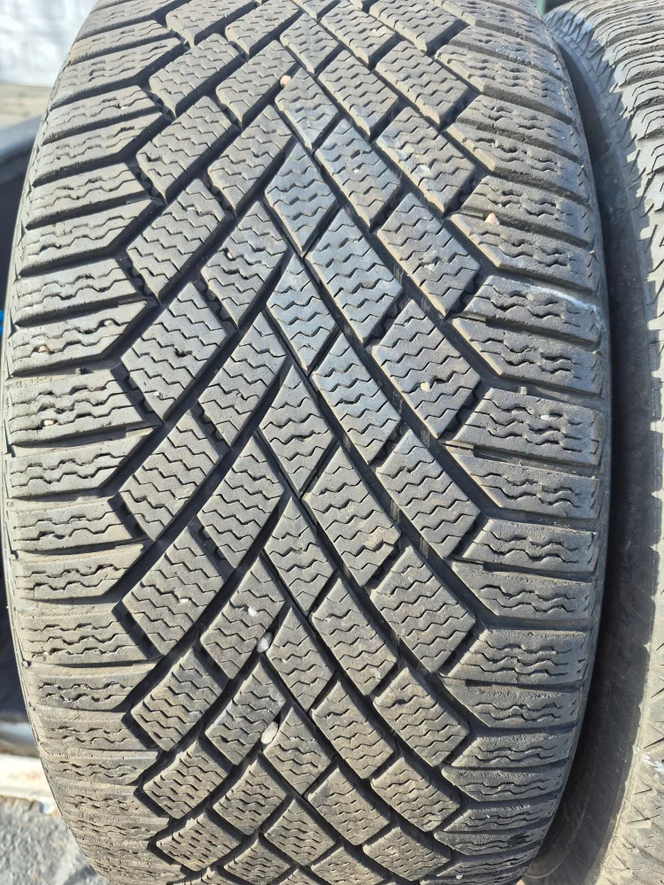 235/40r19 two Continental Winter Tires thumbnail