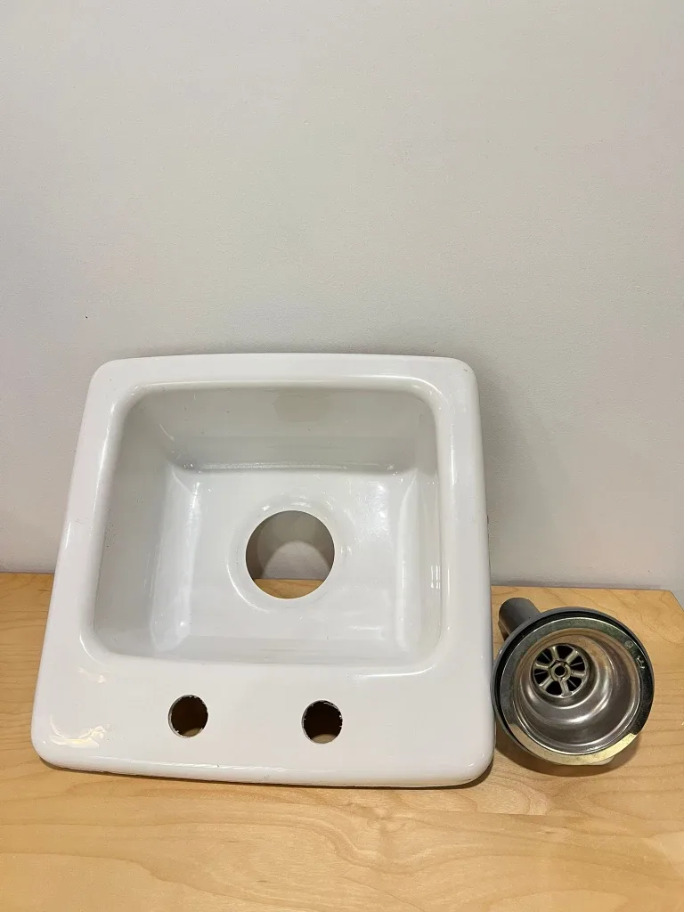 White Ceramic Sink with Drain image indicator(3)