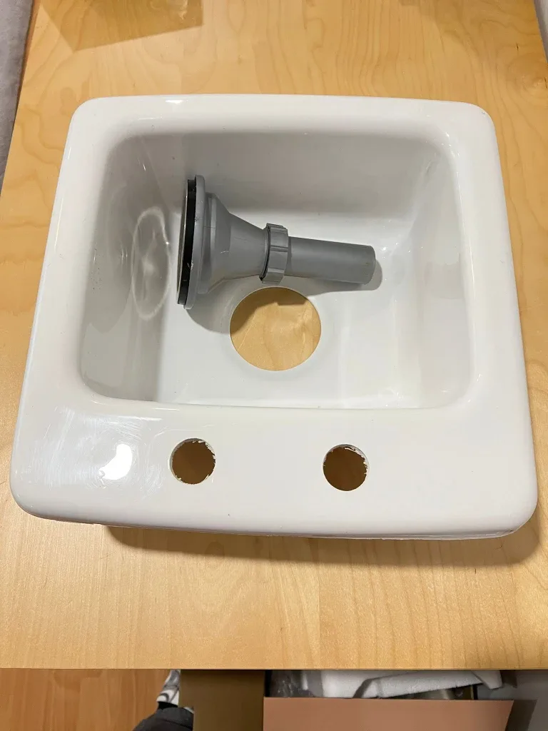 White Ceramic Sink with Drain image indicator(4)