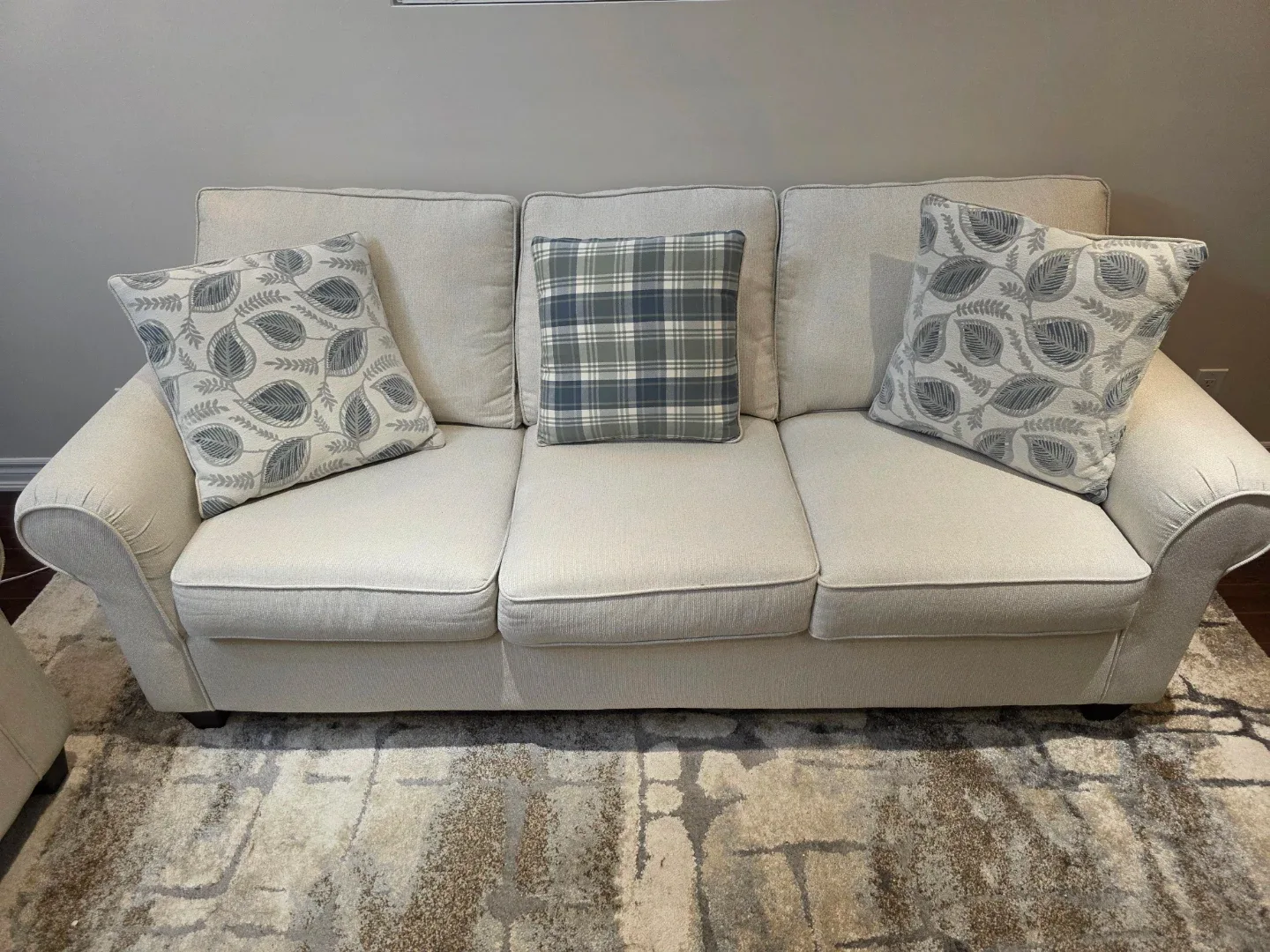 Sofa and Loveseat Set with 6 pillows image indicator(5)