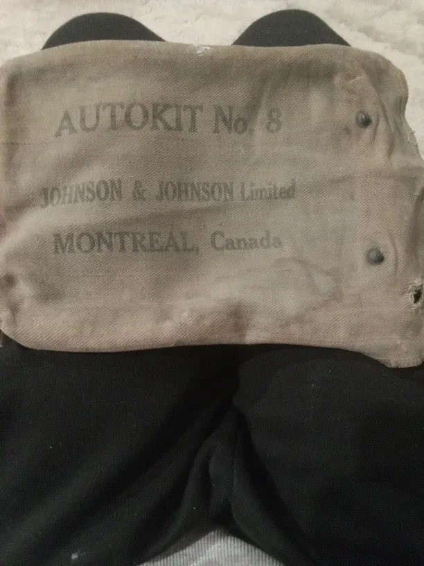 Vintage Johnson & Johnson Autokit No.8 image indicator(3)