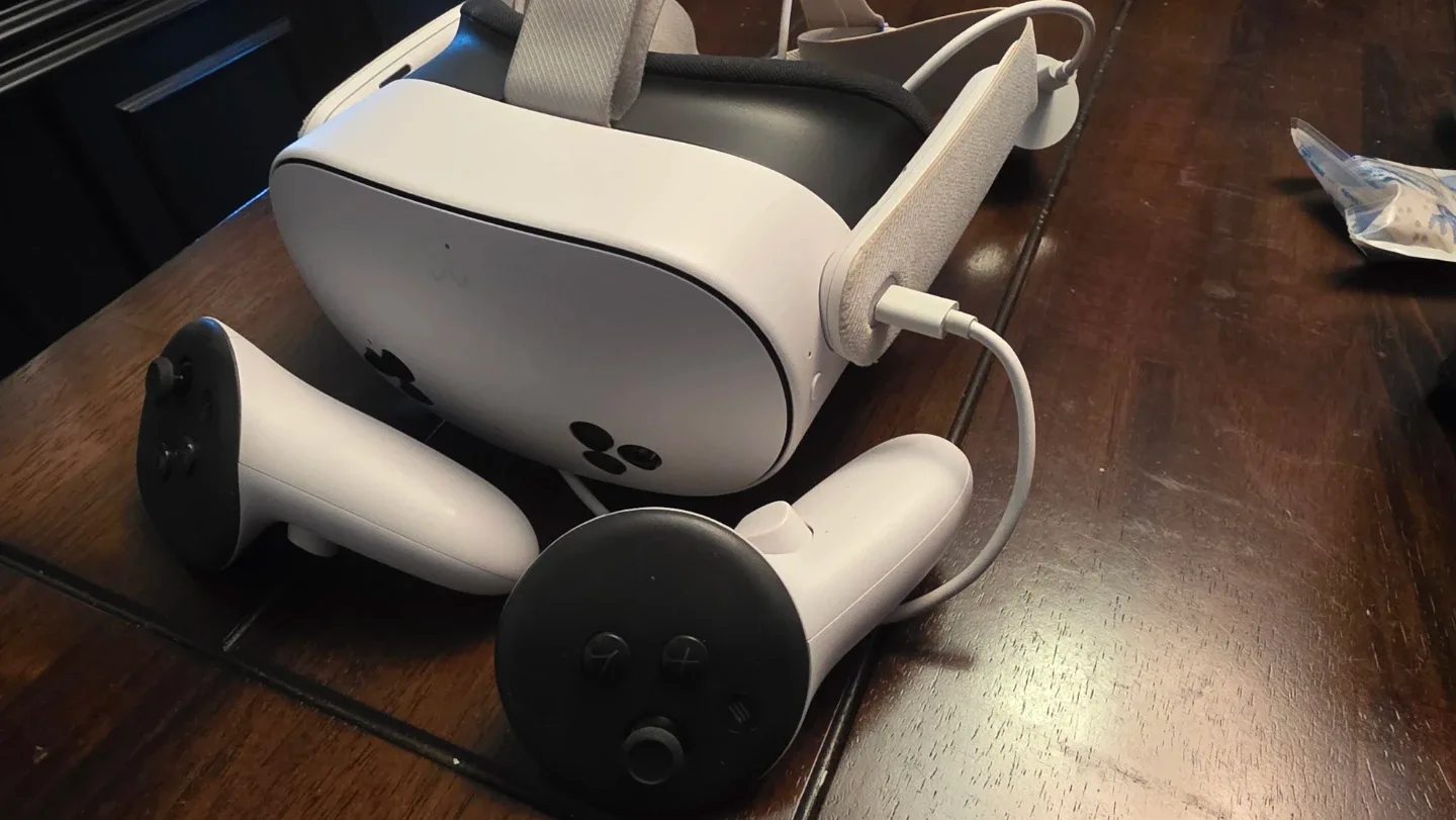 Meta Quest 2 VR Headset image indicator(2)