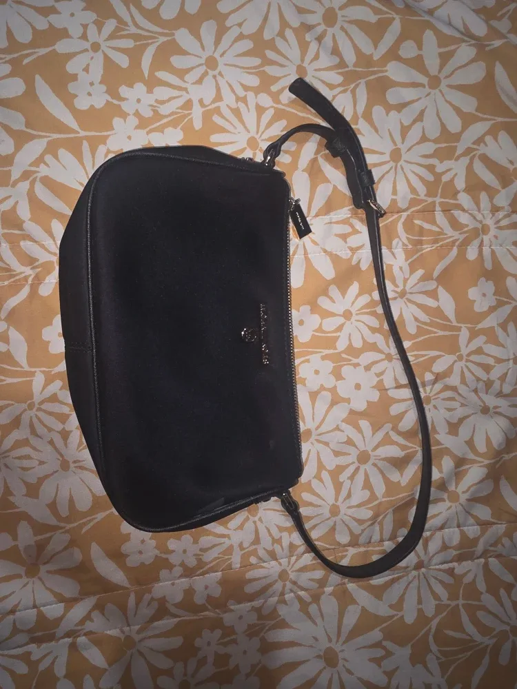 Michael Kors Black Shoulder Bag image indicator(2)