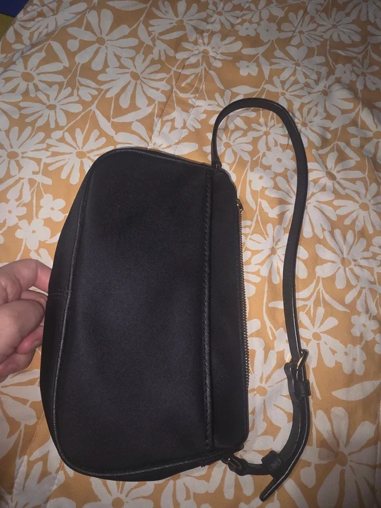 Michael Kors Black Shoulder Bag image indicator(4)