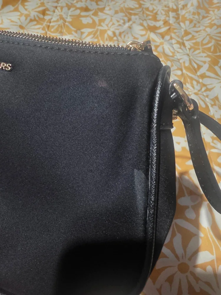 Michael Kors Black Shoulder Bag image indicator(5)