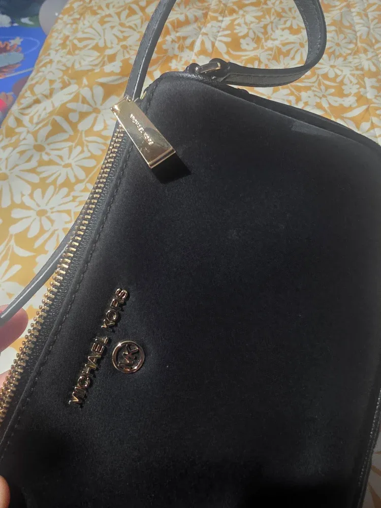 Michael Kors Black Shoulder Bag image indicator(6)