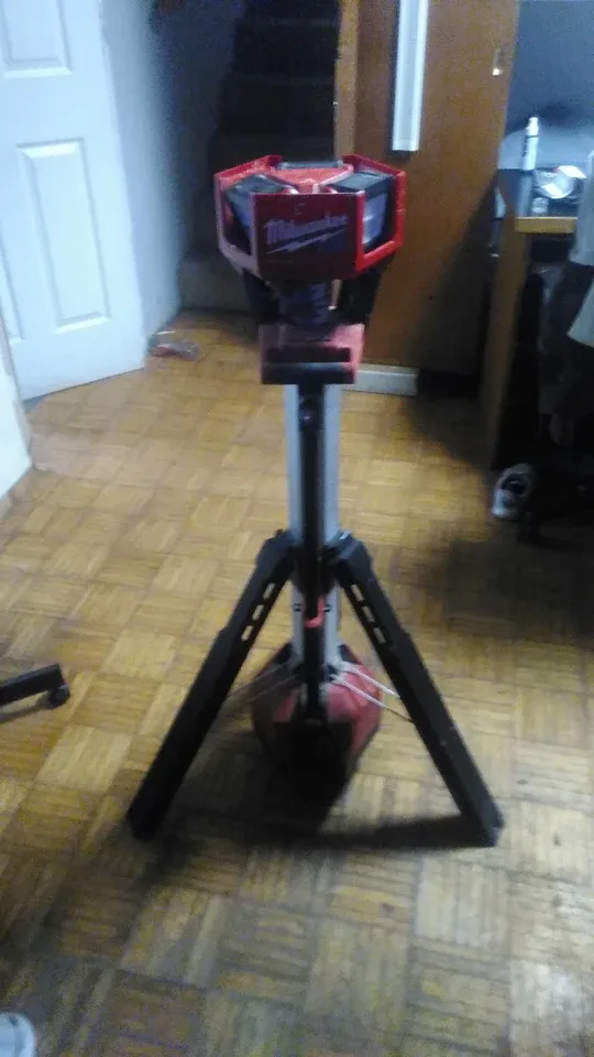 Milwaukee Tripod Light