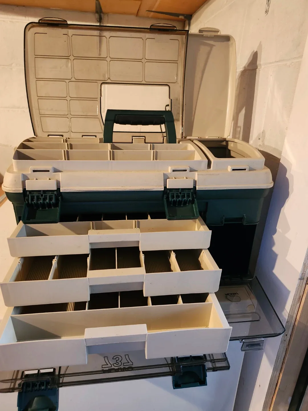 Plano fishing tackle box image indicator(6)