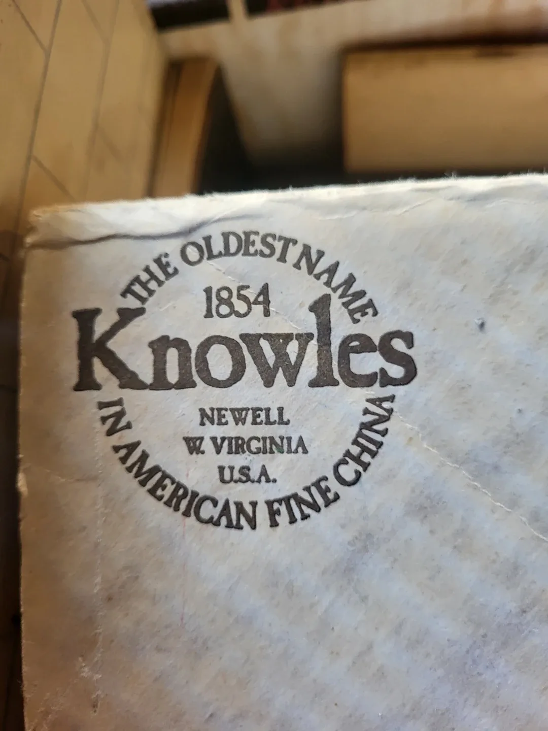 Knowles "Santa By the Fire" Plate image indicator(5)