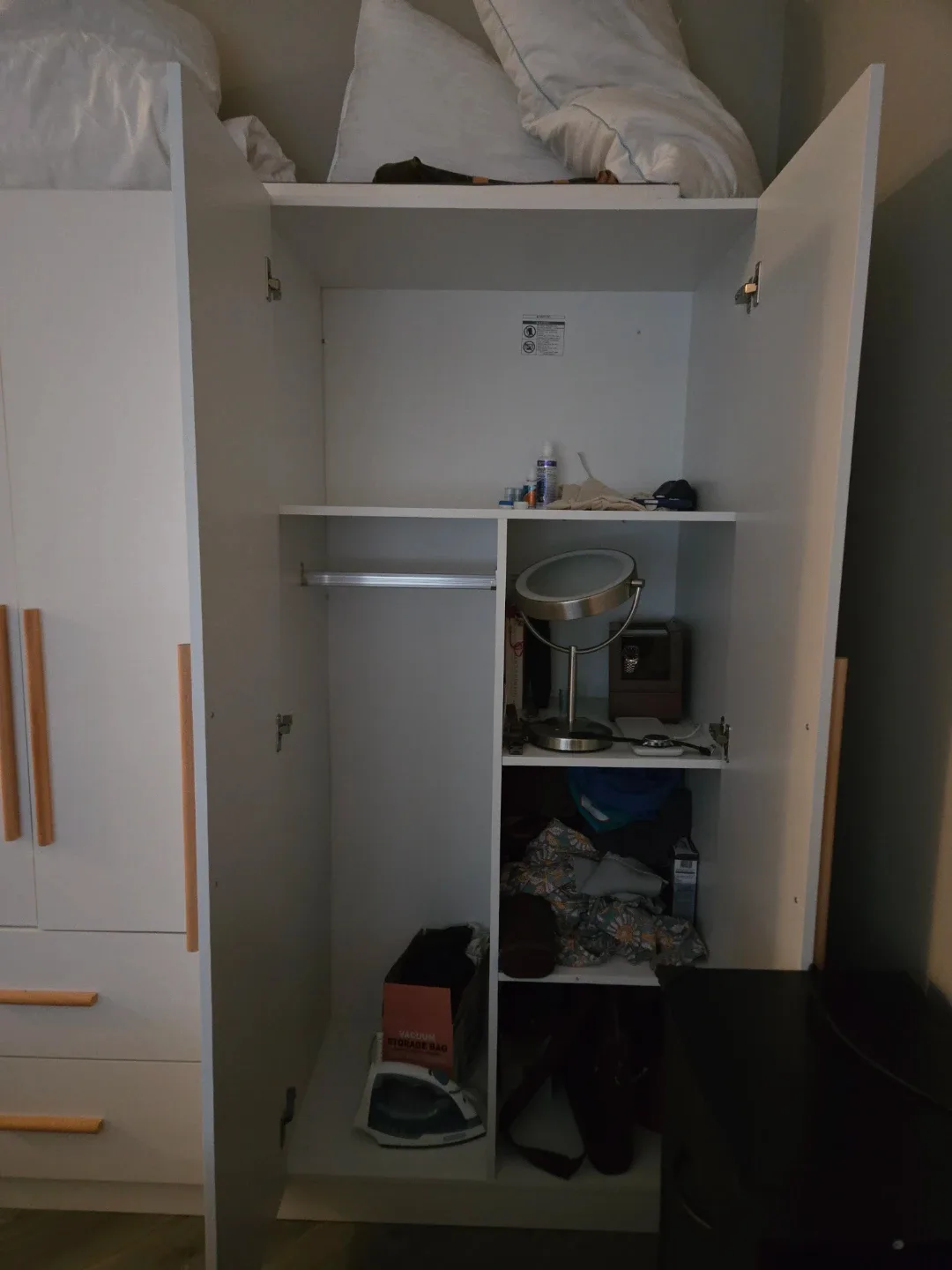 White Wardrobe image indicator(2)