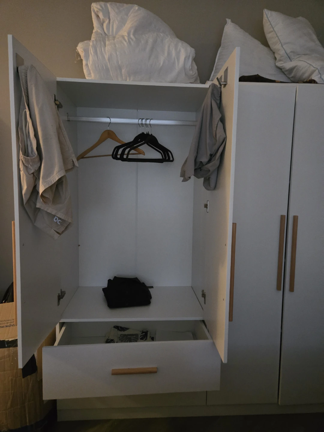 White Wardrobe - photo 3