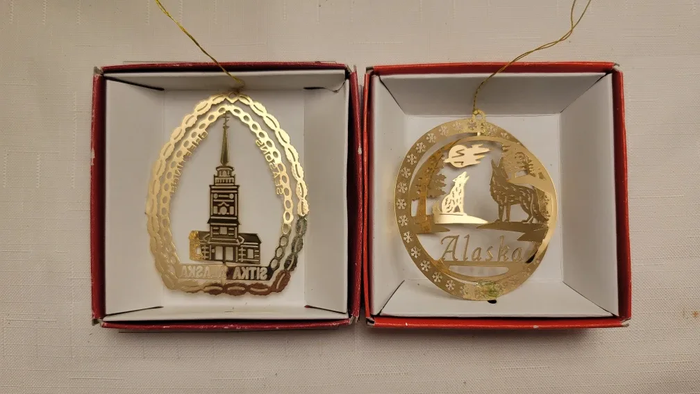 Like New Alaska Theme 24K Gold Finish Christmas Tree Ornaments