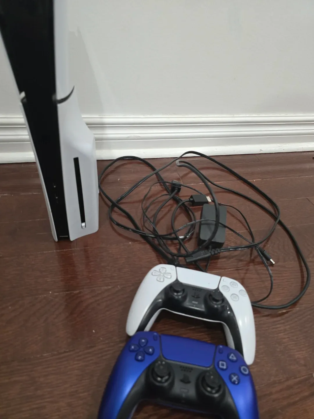 PlayStation 5 Console with 2 Controllers image indicator(2)