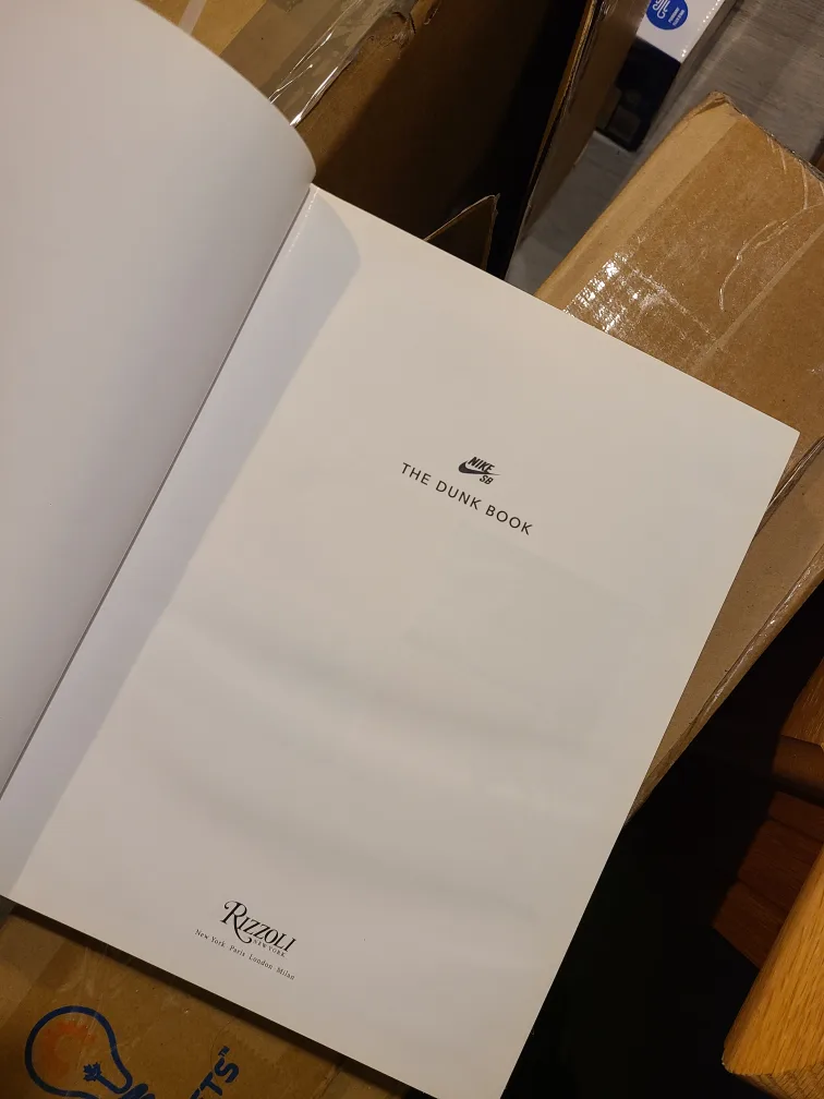 Nike SB The Dunk Book image indicator(2)