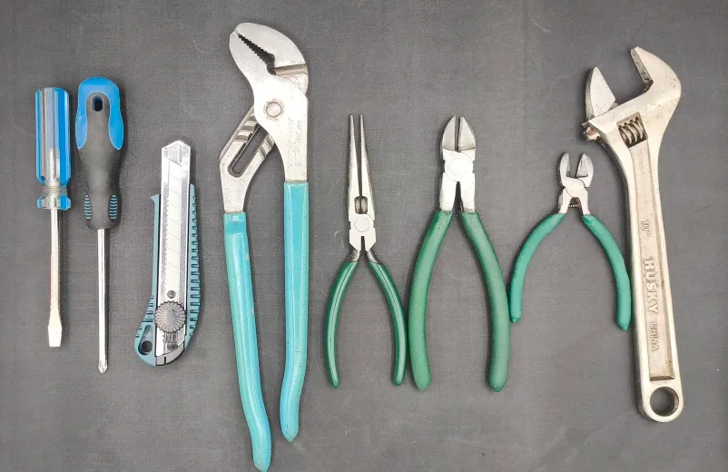 8-Piece Repair & Maintenance Tool Kit image indicator(2)