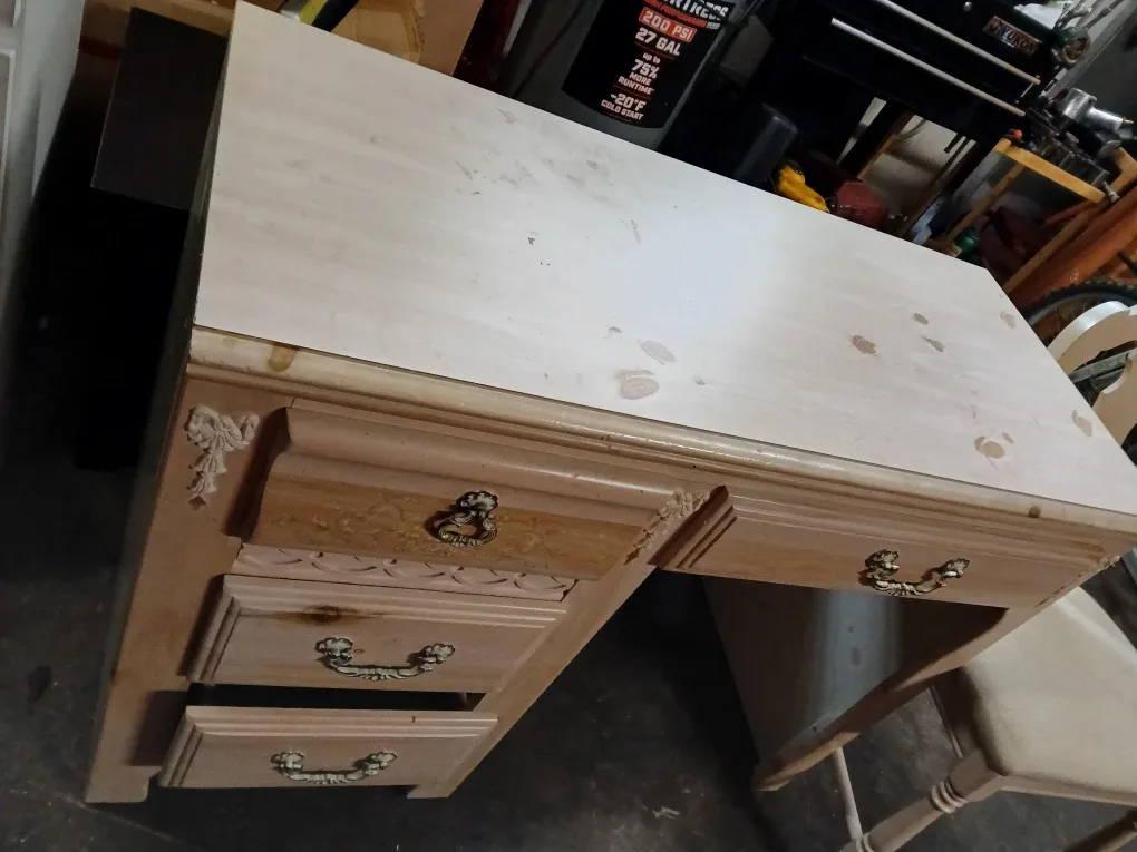 Desk and matching chear thumbnail