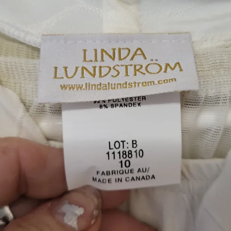 Worn Once- Linda Lundstrom Two-Piece Set - Size 10 image indicator(5)