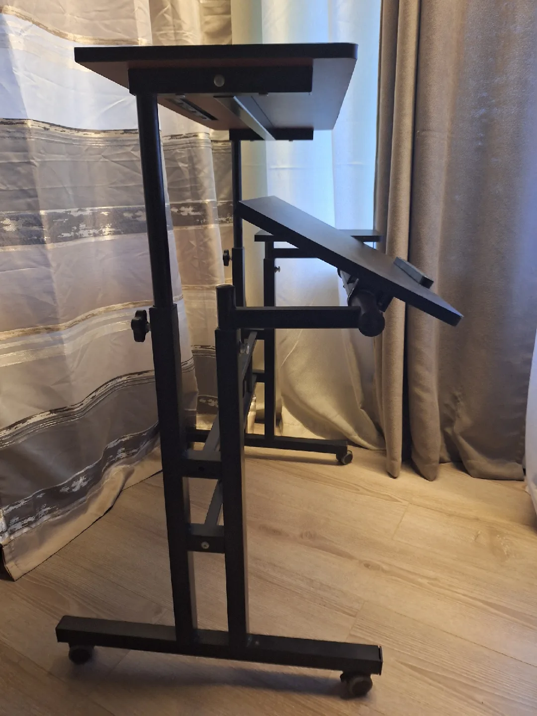 Adjustable Height Rolling Standing Desk image indicator(2)