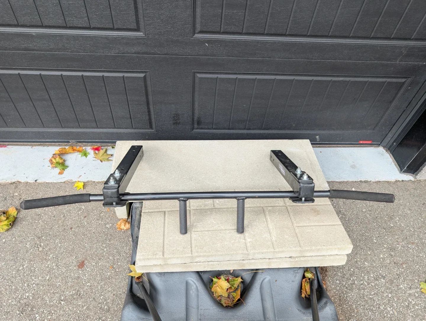 Steel Pull-Up Bar image indicator(2)