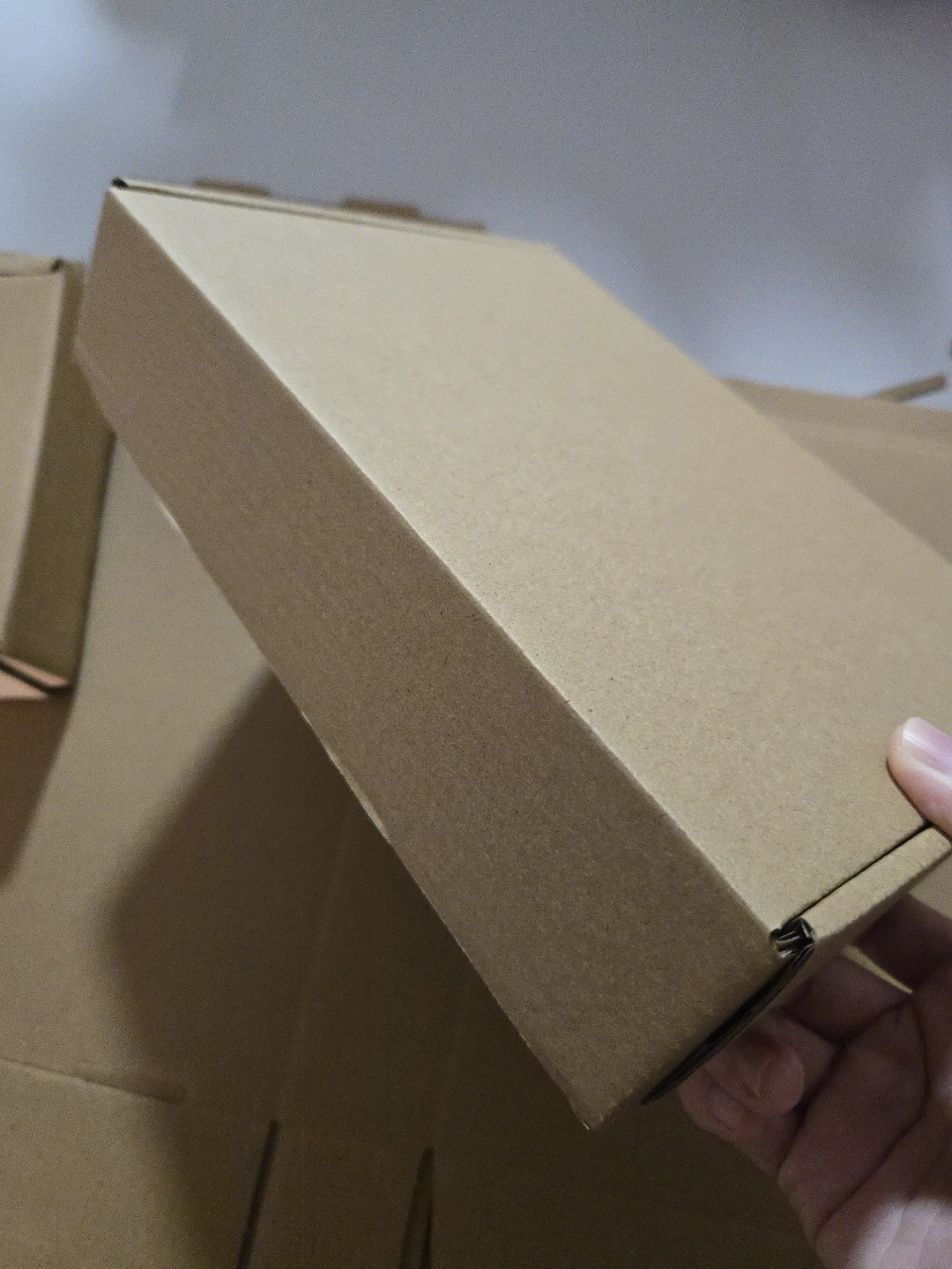 A bundle of 23*16*5cm shipping boxes - photo 2