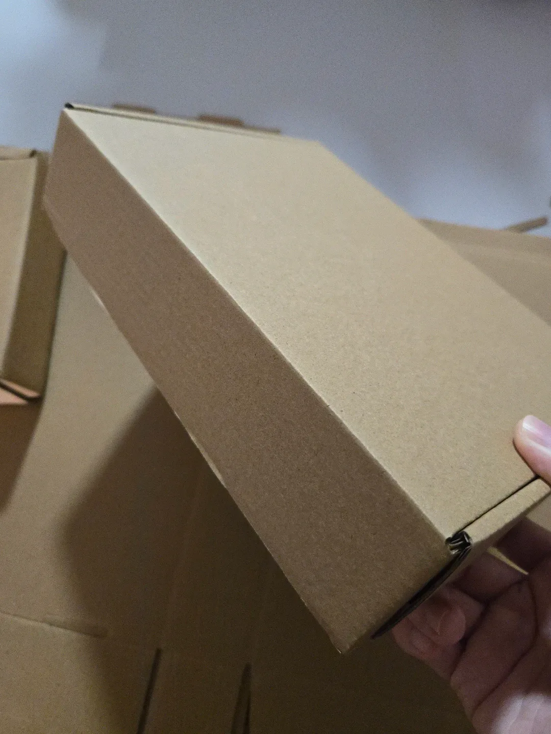 A bundle of 23*16*5cm shipping boxes image indicator(2)