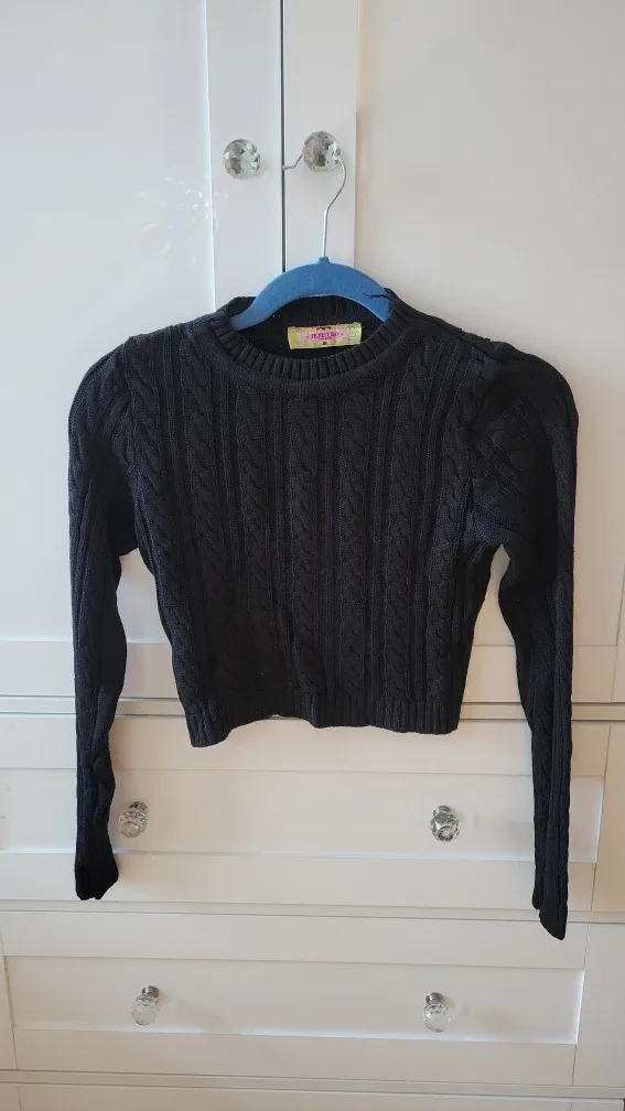 Assorted Women's Tops & Sweaters image indicator(4)