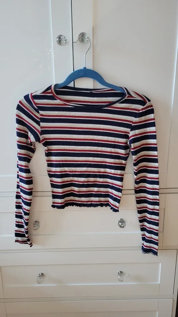 Assorted Women's Tops & Sweaters image indicator(5)