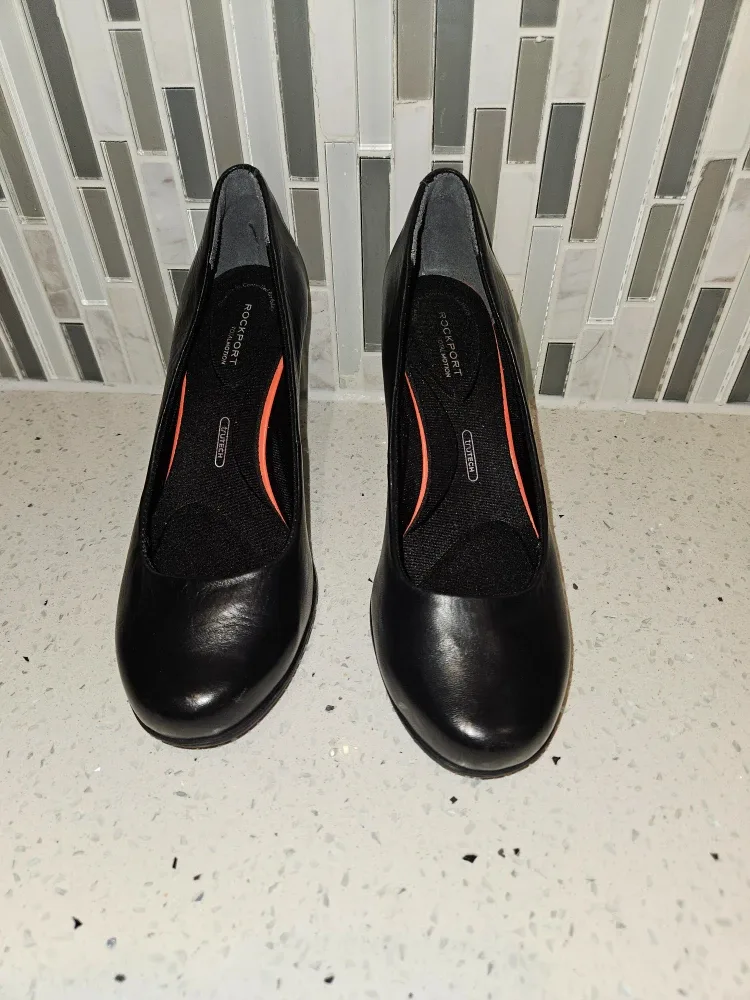 Rockport Total Motion Black Leather Heels image indicator(2)