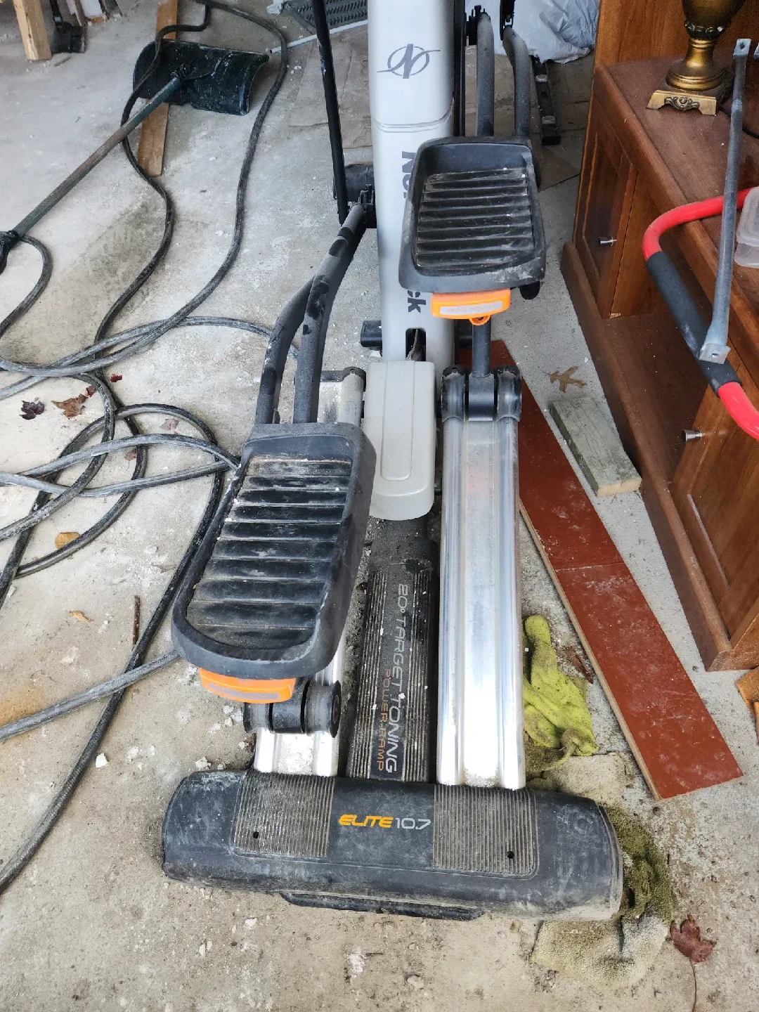 NordicTrack Elite 10.7 Elliptical image indicator(4)