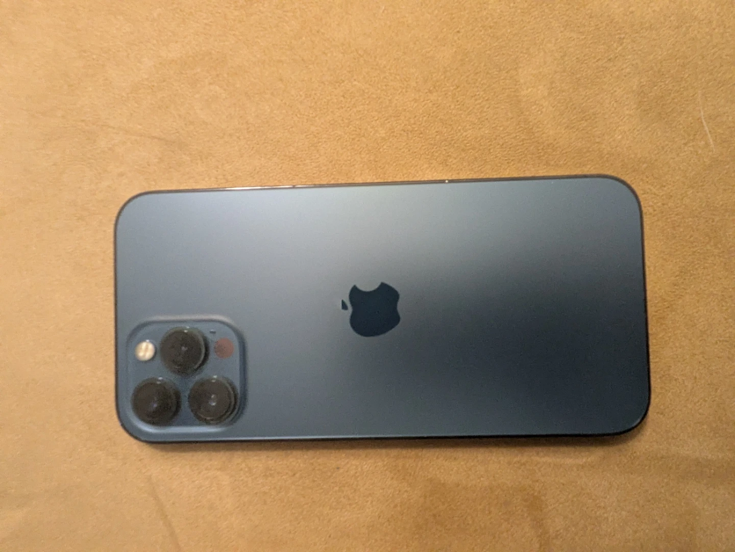 iPhone 12 Pro Max - photo 3