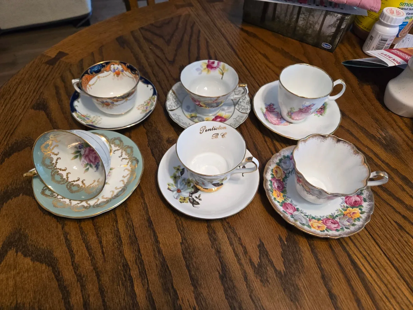 Vintage Teacups image indicator(2)