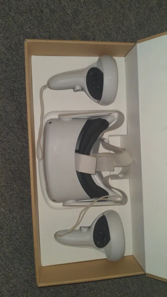 Meta Quest 2 VR Headset - Like New! image indicator(2)