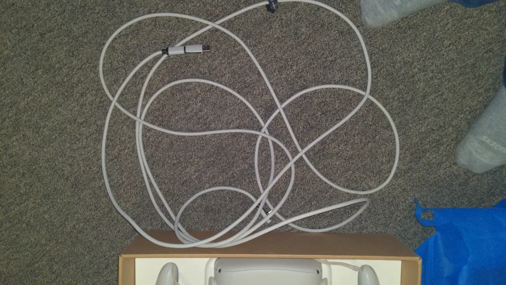 Meta Quest 2 VR Headset - Like New! image indicator(3)