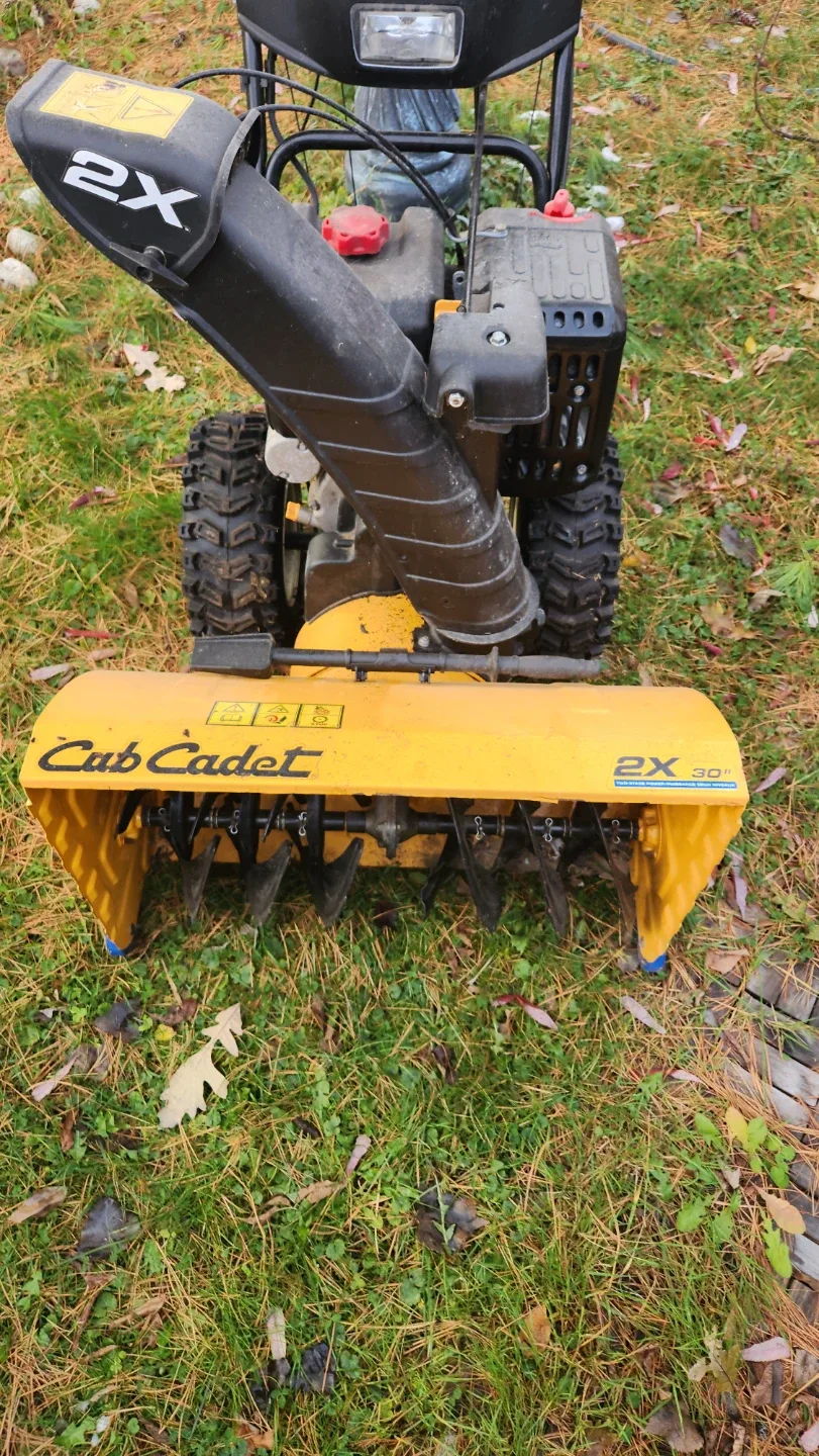 Cub Cadet 2X 30" Snow Blower image indicator(4)