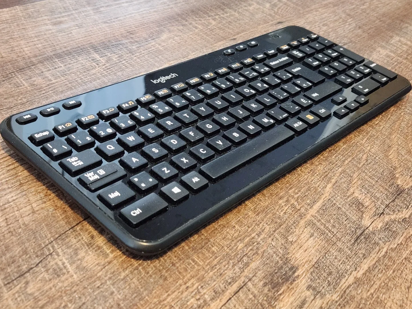 2 Logitech wireless keyboards -  K360 with Unify USB image indicator(4)