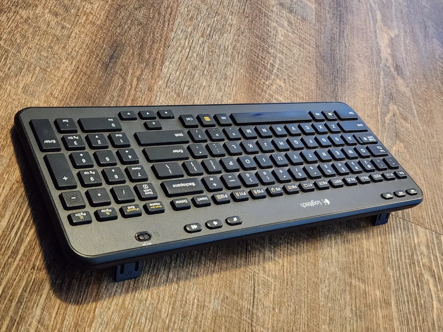 2 Logitech wireless keyboards -  K360 with Unify USB image indicator(6)