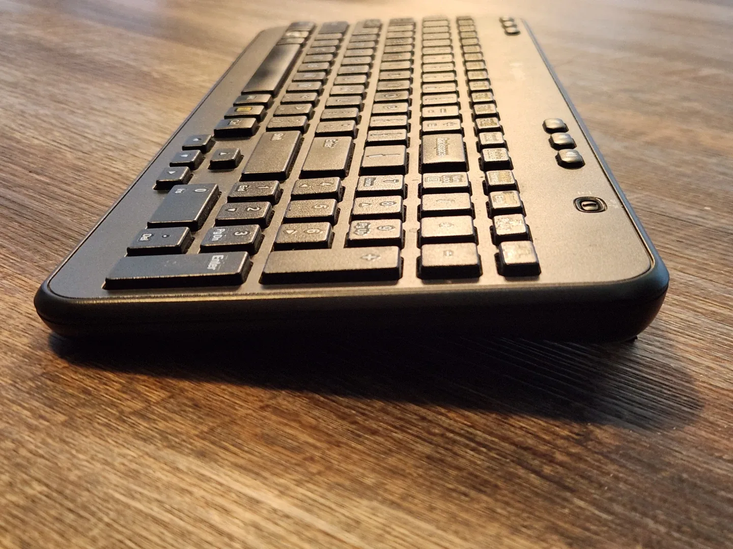 2 Logitech wireless keyboards -  K360 with Unify USB image indicator(7)