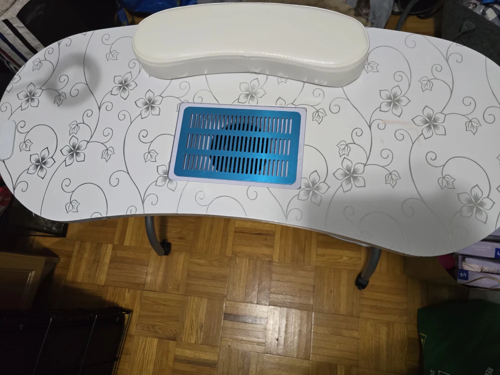 Portable nail desk with alot of extras - photo 2