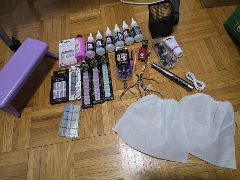 Portable nail desk with alot of extras - photo 3