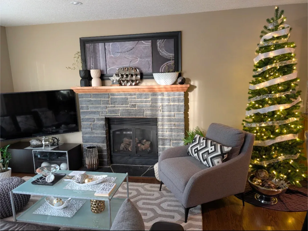 BEAUTIFUL 7.5 ft Pre-lit Douglas Fir Christmas Tree image indicator(4)