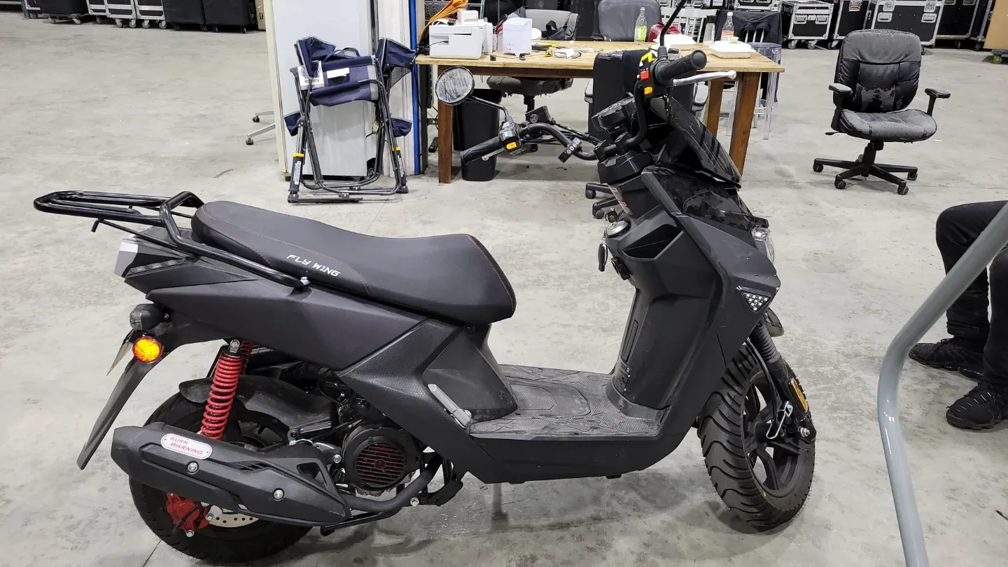 Fly Wing Scooter - Black image indicator(3)