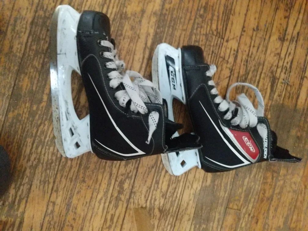 CCM Intruder Hockey Skates - Size 5 image indicator(2)