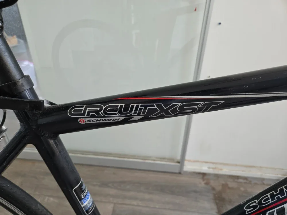 Schwinn Circuit XST Road Bike image indicator(3)