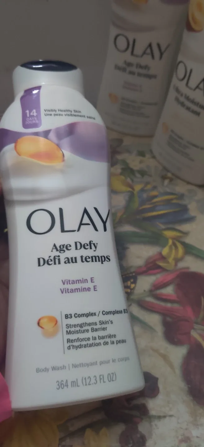 Olay Age Defy Vitamin E Body Wash 364 mL x3 image indicator(2)